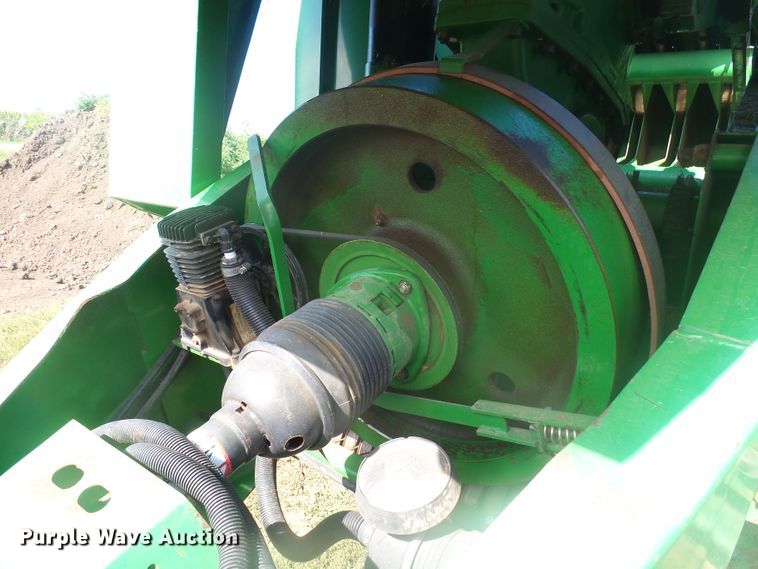 image for item J5390 John Deere 100  large square baler