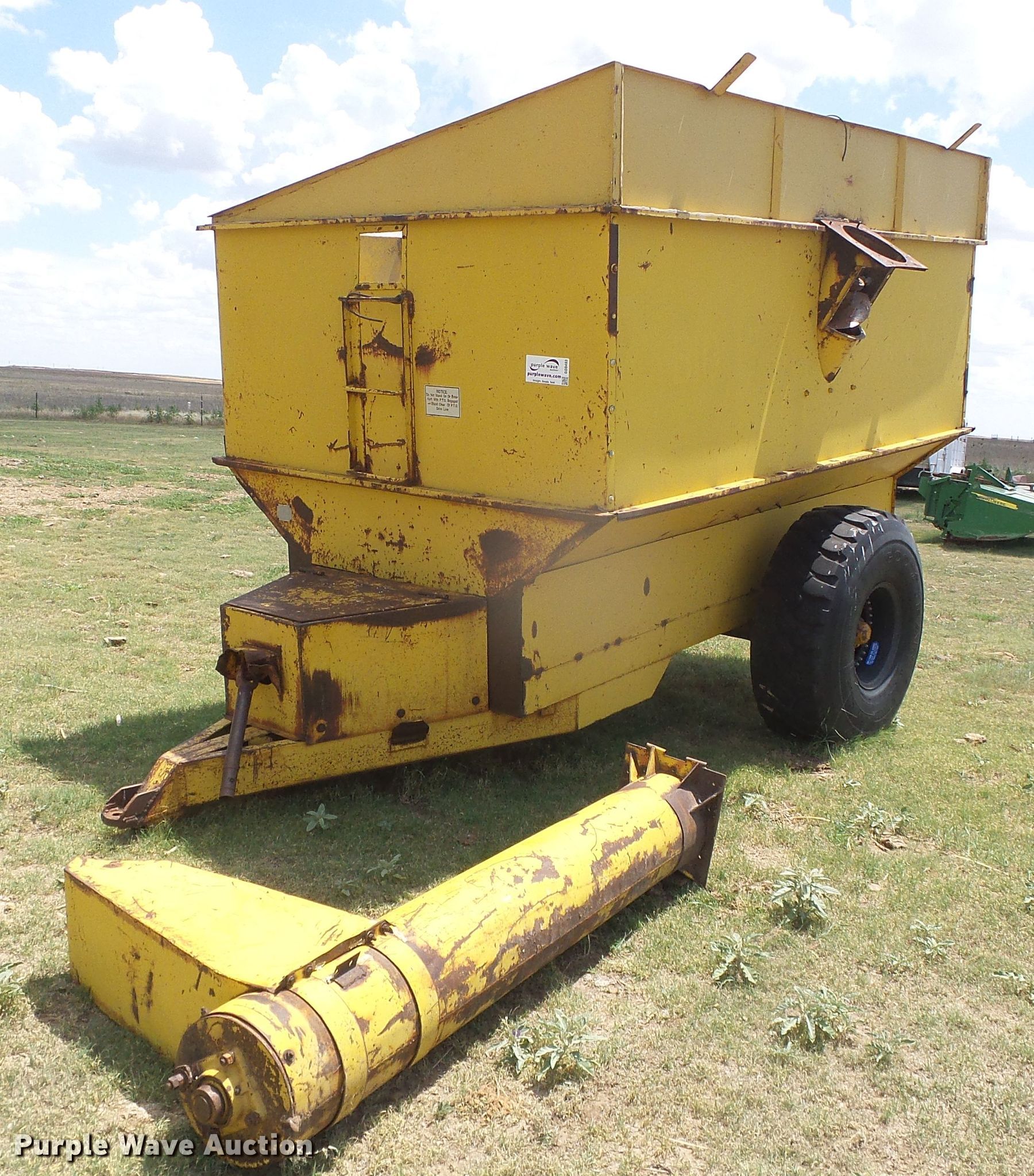 Big 12 12K grain cart in Hugoton, KS Item DD0403 sold Purple Wave