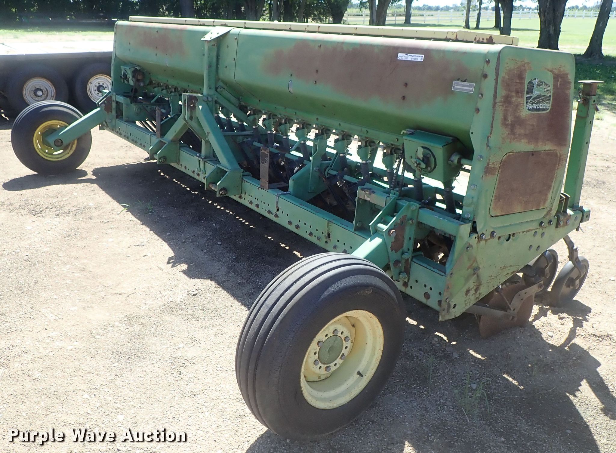 John Deere 515 grain drill in Kinsley, KS Item GV9615 sold Purple Wave