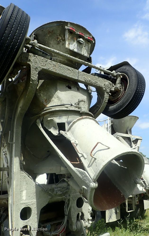 image for item DG2300 2001 Kenworth W900S  ready mix truck