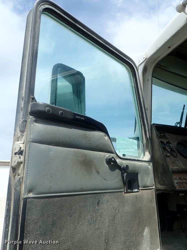 image for item DG2302 2001 Kenworth T800  ready mix truck