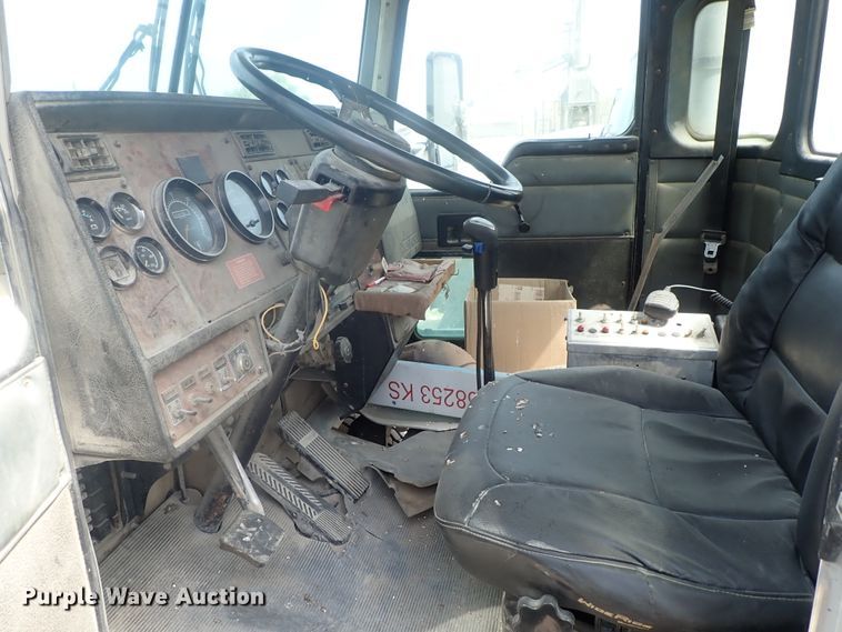 image for item DG2302 2001 Kenworth T800  ready mix truck