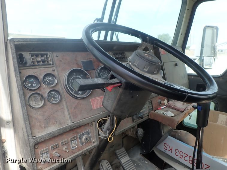 image for item DG2302 2001 Kenworth T800  ready mix truck