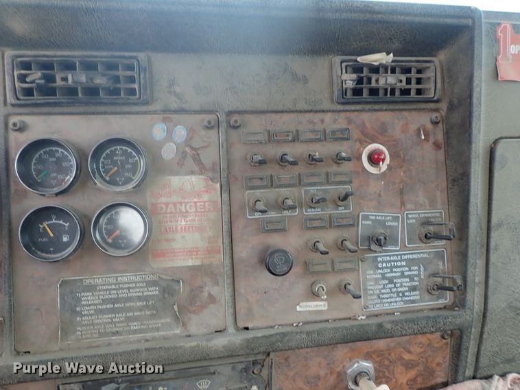 image for item DG2302 2001 Kenworth T800  ready mix truck