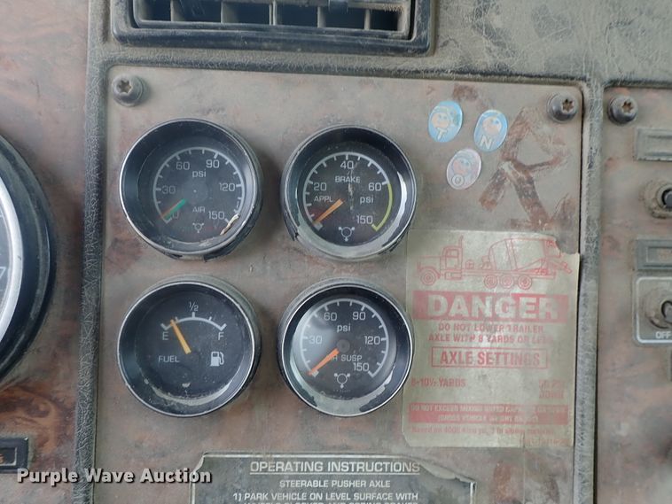 image for item DG2302 2001 Kenworth T800  ready mix truck