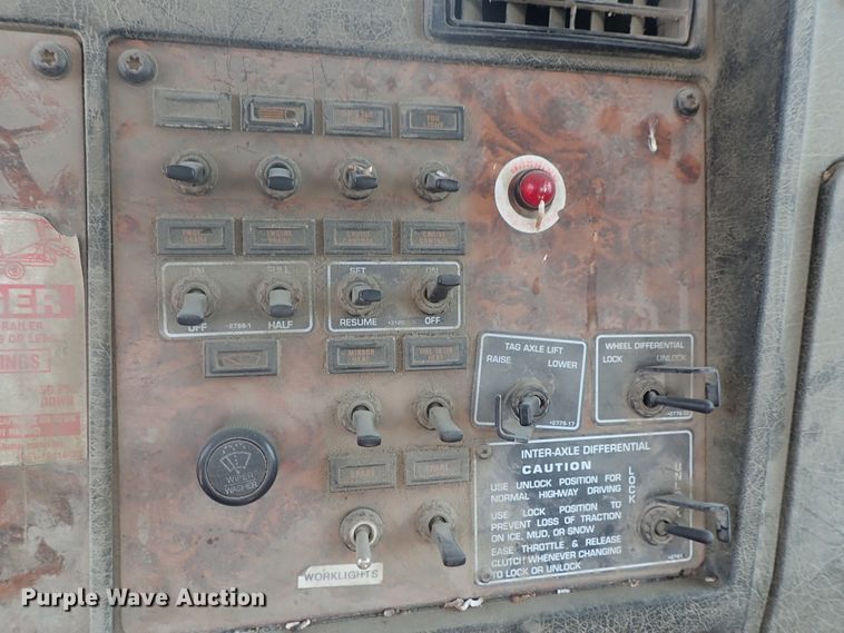 image for item DG2302 2001 Kenworth T800  ready mix truck