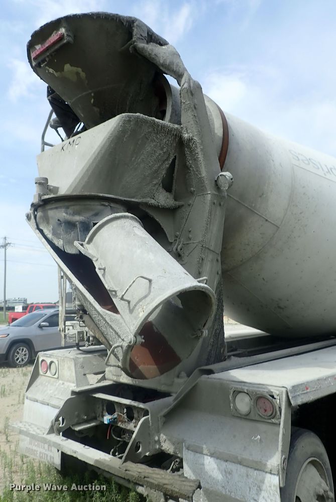 image for item DG2302 2001 Kenworth T800  ready mix truck