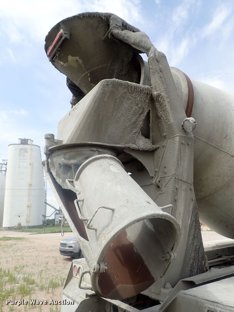 image for item DG2302 2001 Kenworth T800  ready mix truck