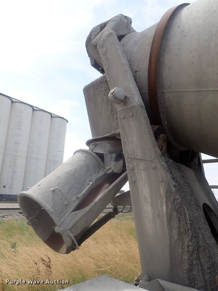 image for item DG2302 2001 Kenworth T800  ready mix truck