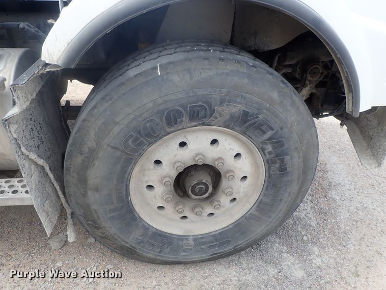 image for item DG2302 2001 Kenworth T800  ready mix truck