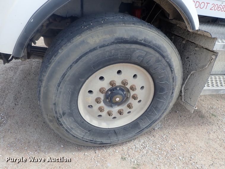 image for item DG2302 2001 Kenworth T800  ready mix truck