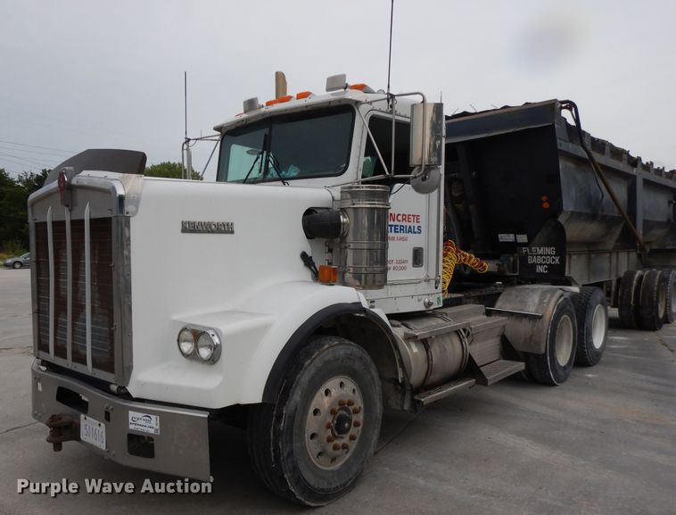 image for item DG7944 2001 Kenworth T800  semi truck