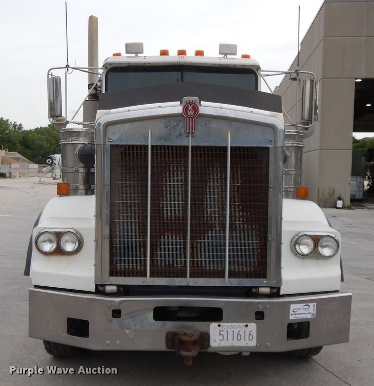 image for item DG7944 2001 Kenworth T800  semi truck