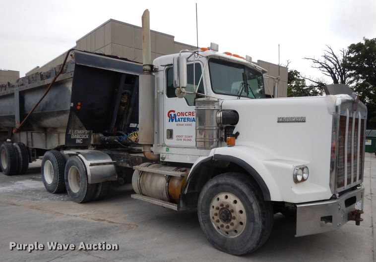 image for item DG7944 2001 Kenworth T800  semi truck