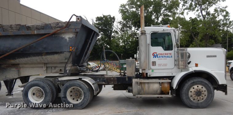 image for item DG7944 2001 Kenworth T800  semi truck