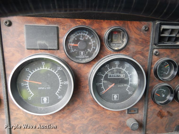 image for item DG7944 2001 Kenworth T800  semi truck