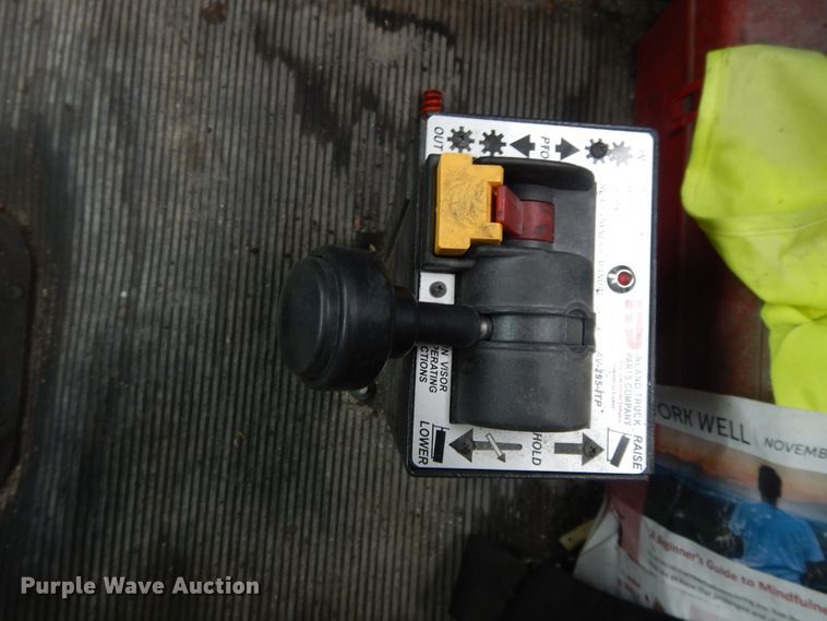 image for item DG7944 2001 Kenworth T800  semi truck