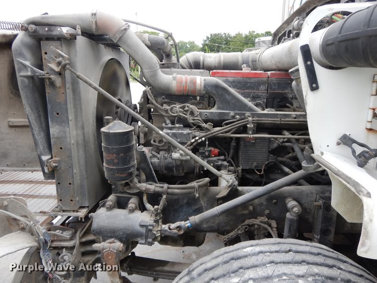 image for item DG7944 2001 Kenworth T800  semi truck