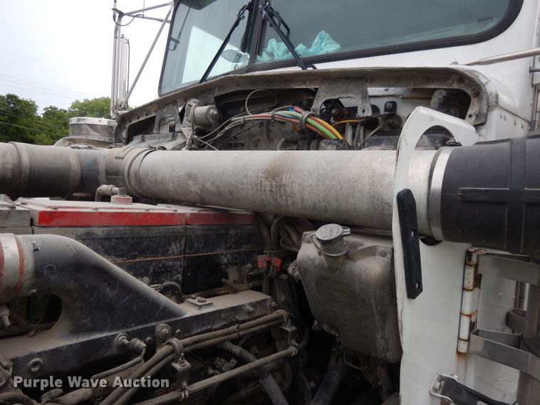 image for item DG7944 2001 Kenworth T800  semi truck