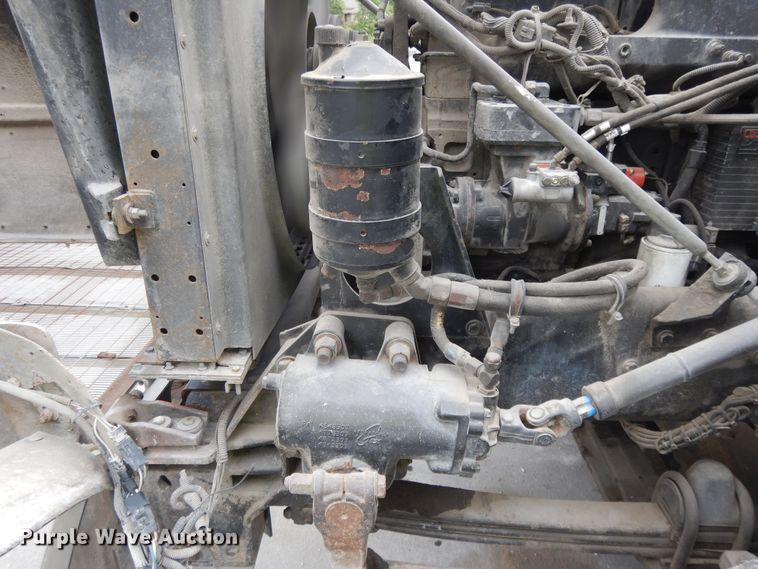 image for item DG7944 2001 Kenworth T800  semi truck