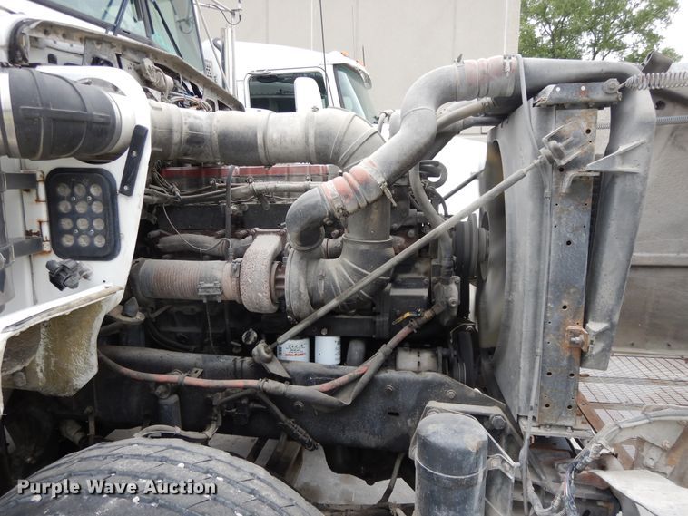 image for item DG7944 2001 Kenworth T800  semi truck