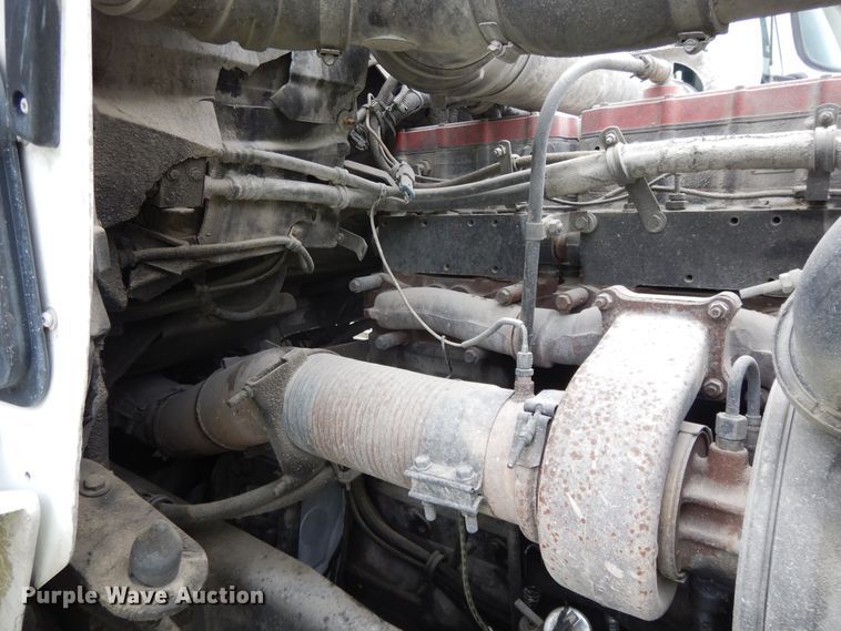 image for item DG7944 2001 Kenworth T800  semi truck