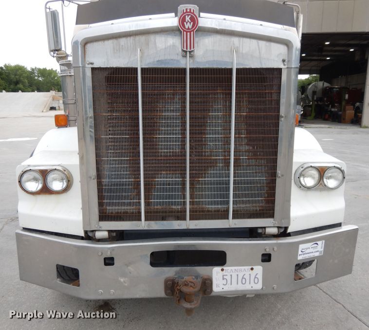 image for item DG7944 2001 Kenworth T800  semi truck