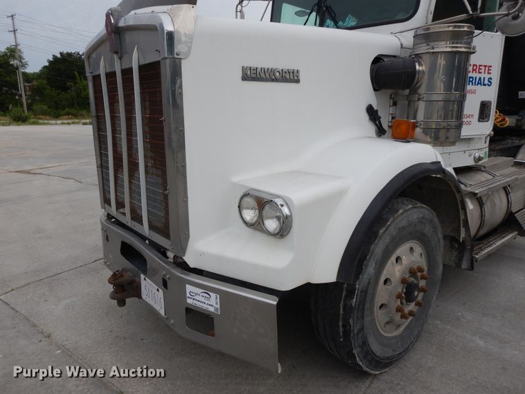image for item DG7944 2001 Kenworth T800  semi truck