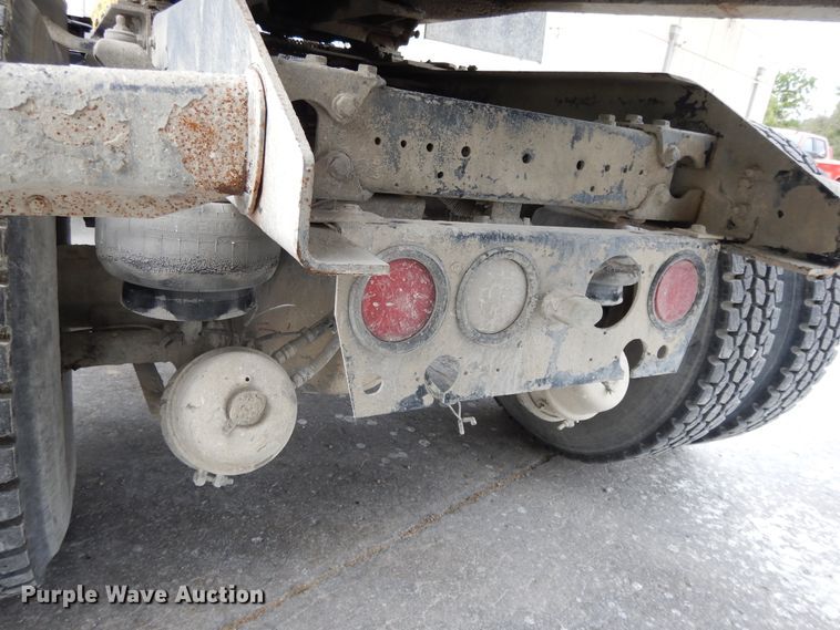 image for item DG7944 2001 Kenworth T800  semi truck