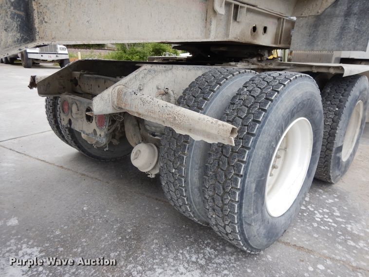 image for item DG7944 2001 Kenworth T800  semi truck