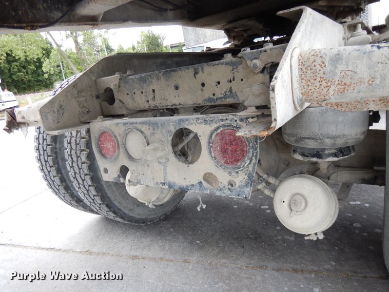 image for item DG7944 2001 Kenworth T800  semi truck