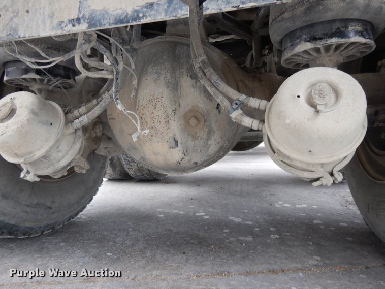 image for item DG7944 2001 Kenworth T800  semi truck