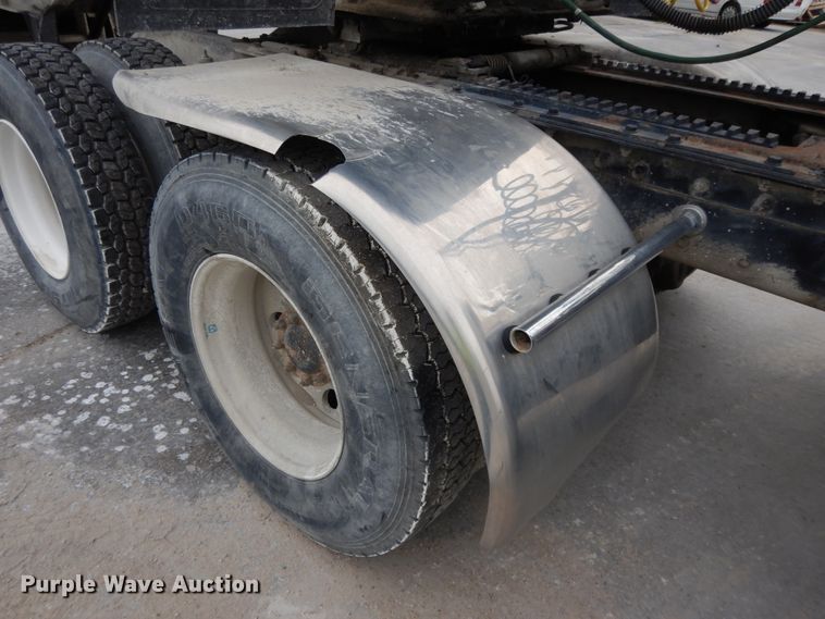 image for item DG7944 2001 Kenworth T800  semi truck