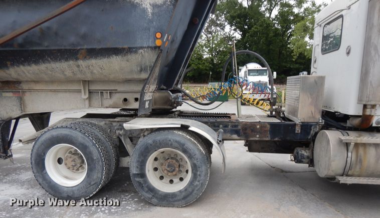 image for item DG7944 2001 Kenworth T800  semi truck