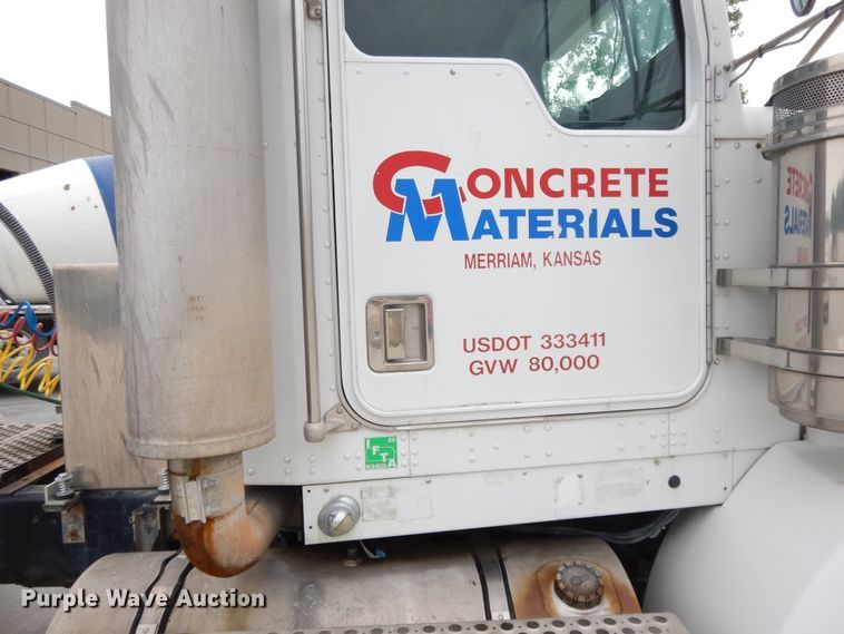 image for item DG7944 2001 Kenworth T800  semi truck