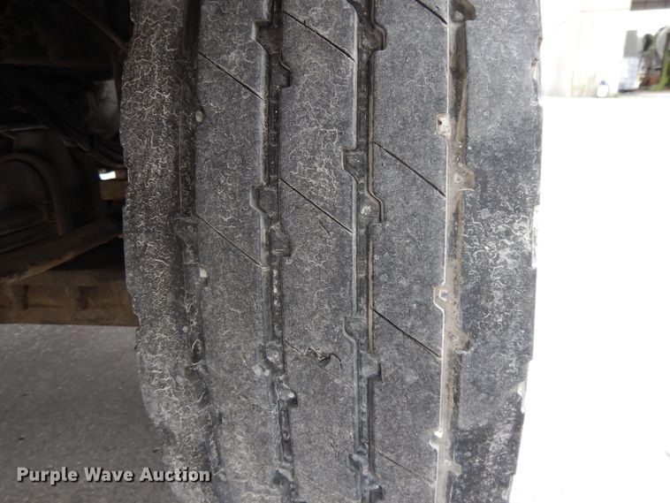 image for item DG7944 2001 Kenworth T800  semi truck