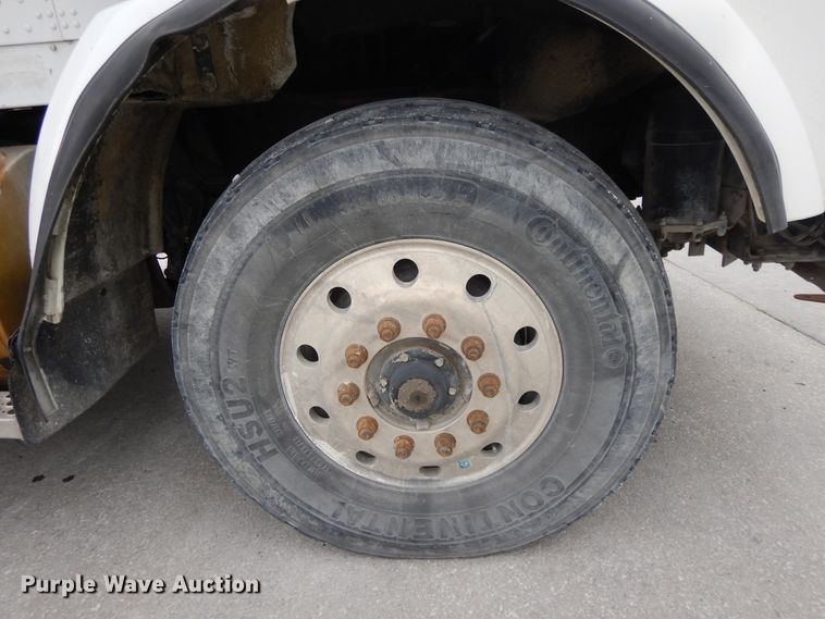 image for item DG7944 2001 Kenworth T800  semi truck