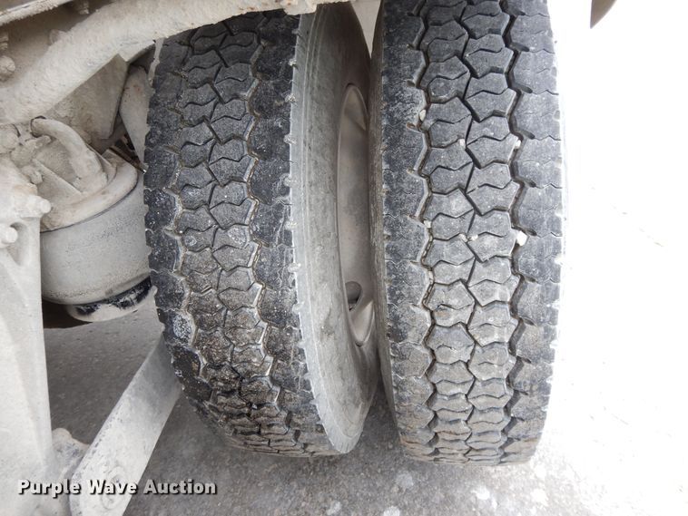 image for item DG7944 2001 Kenworth T800  semi truck