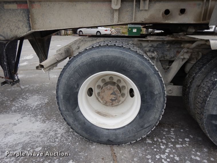 image for item DG7944 2001 Kenworth T800  semi truck