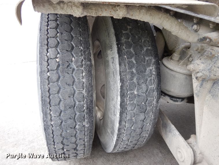 image for item DG7944 2001 Kenworth T800  semi truck