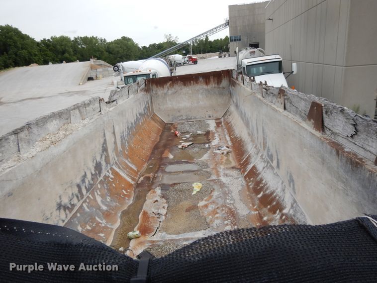 image for item DG7945 1980 Fruehauf end dump trailer