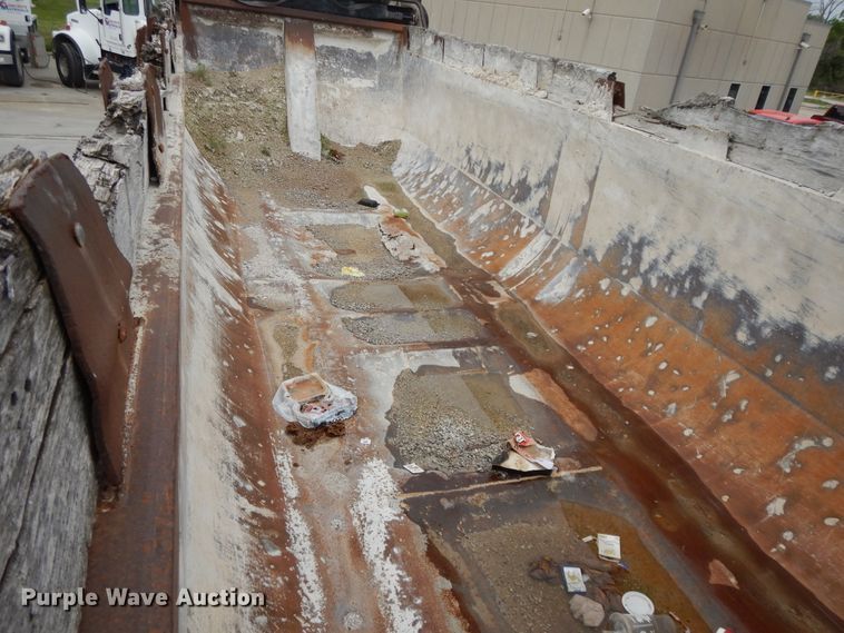 image for item DG7945 1980 Fruehauf end dump trailer