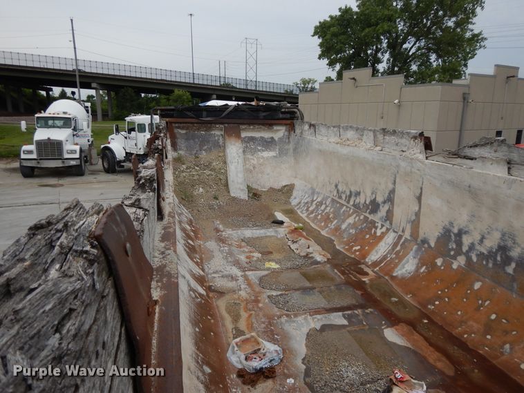 image for item DG7945 1980 Fruehauf end dump trailer