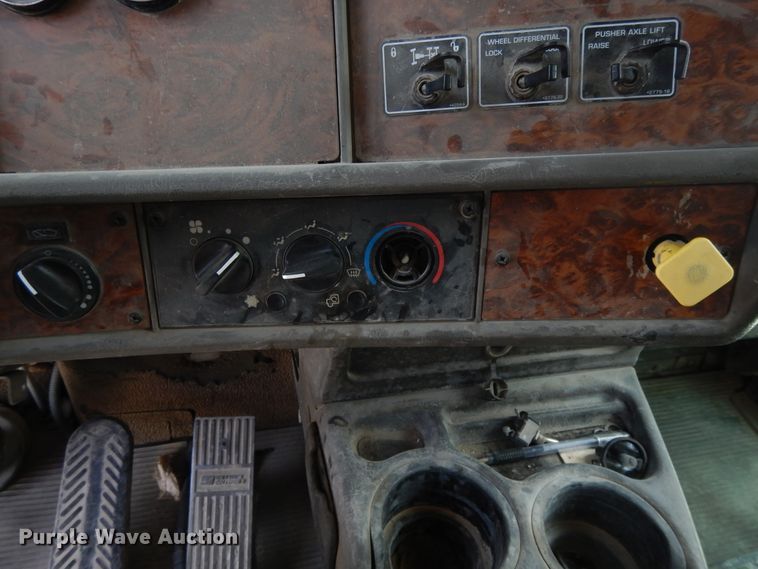 image for item DG7946 2002 Kenworth W900  construction dump truck