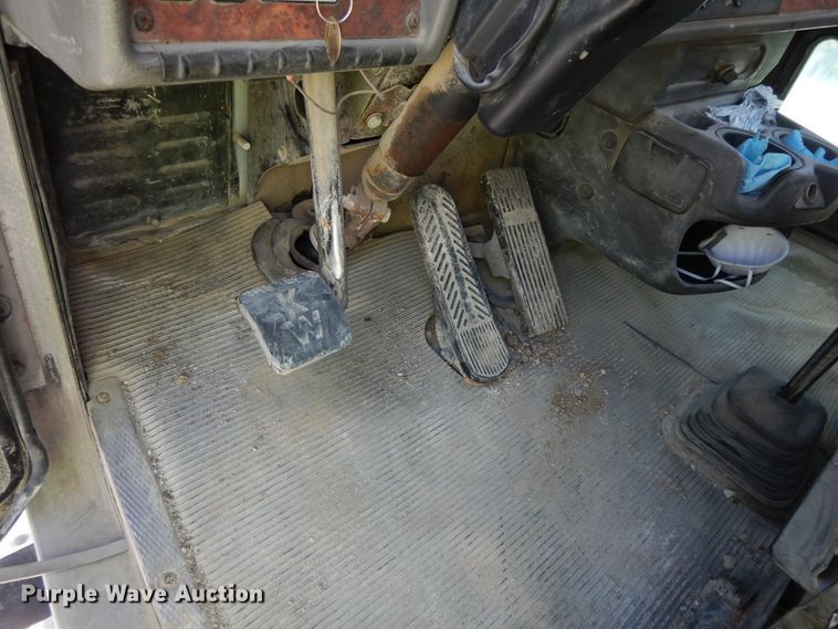 image for item DG7947 2004 Kenworth W900  ready mix truck