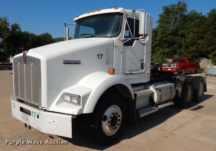 image for item DJ3253 2005 Kenworth T800  semi truck