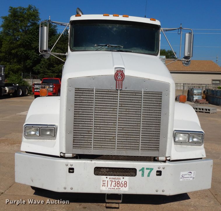 image for item DJ3253 2005 Kenworth T800  semi truck