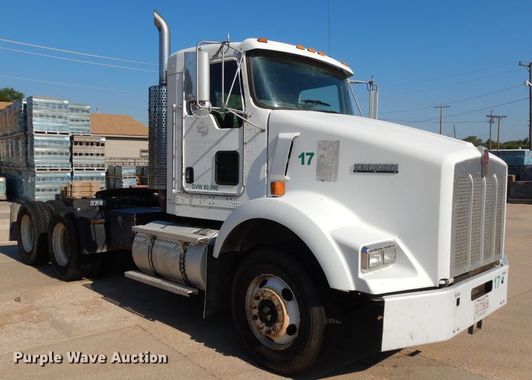 image for item DJ3253 2005 Kenworth T800  semi truck