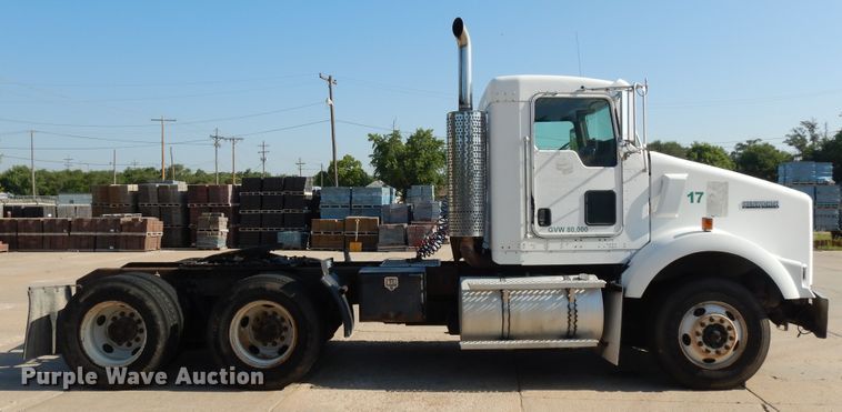 image for item DJ3253 2005 Kenworth T800  semi truck