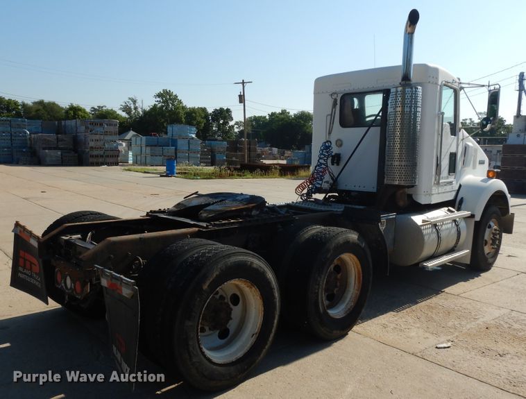 image for item DJ3253 2005 Kenworth T800  semi truck